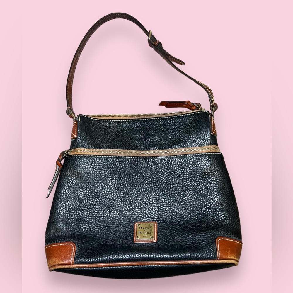 Vintage Dooney & Bourke CLAREMONT Cross Body Pebbled
Leather Purse